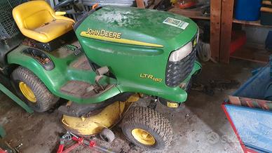 Trattore tagliaerba john deere