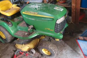Trattore tagliaerba john deere