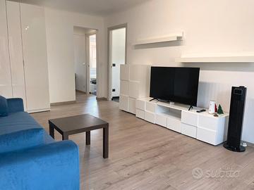 Appartamento Centrale 3 camere 5 ospiti arredato