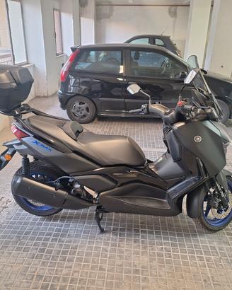 XMax 300