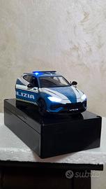 Lamborghini Urus con luci