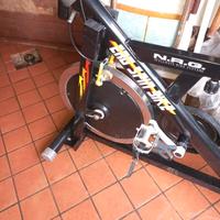 Cyclette spin bike, spinner e attrezzatura gym