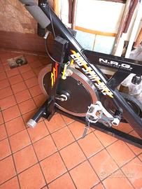 Cyclette spin bike, spinner e attrezzatura gym