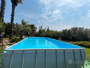 Piscina 975x488 con robot pulizia