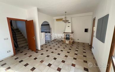 VILLINO CON GIARDINO ACCATASTATO C/3