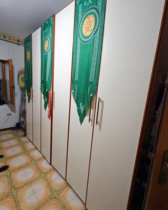 armadio a 6 ante beige e marroncino