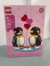 Lego Penguins in love