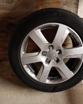 4 pneumatici e  4 cerchi 17 originali Audi