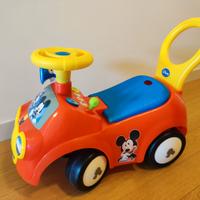 Macchinina cavalcabile con dondolo