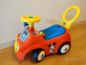 Macchinina cavalcabile con dondolo