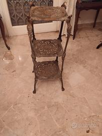 alzata in ferro battuto e lavorato