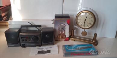 Lotto Radiolina + 2 orologi da tavolo + torcia