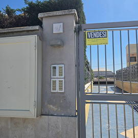 Villetta con giardino ammobiliata con box