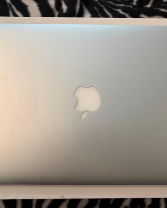 MacBook Air 13” 2017 – i5 – 8GB RAM – 256GB SSD
