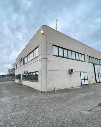 CAPANNONE PRODUTTIVO: praticità, visibilità e p...