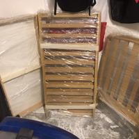 Lettino in legno con materasso