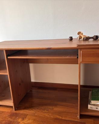 Scrivania in legno