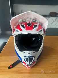 Casco Troy lee design