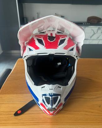 Casco Troy lee design