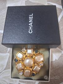 Spilla Chanel vintage cn pasta di vetro e cristall
