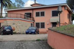 Villa di 350 m² con più di 5 locali a Roma