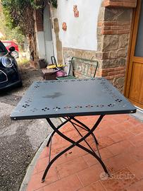 Tavolo in ferro da giardino