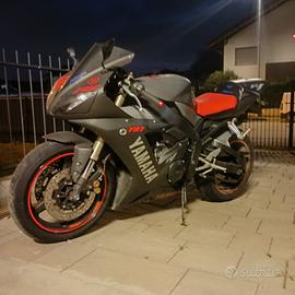 Yamaha R1 2004