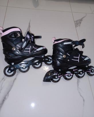 Pattini in linea ragazza
