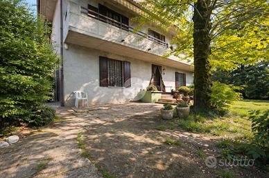 VILLA SINGOLA A PERSICO DOSIMO