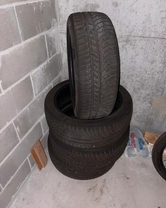 Gomme invernali 215/45 R18 93V KUMHO