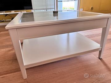 Tavolo bianco da salotto