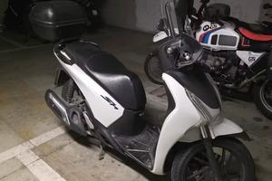 Honda SH 125 Bianco - Con Parabrezza e Bauletto