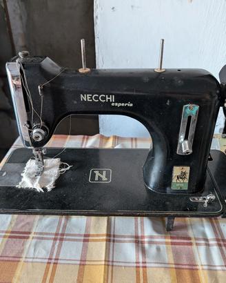 macchina da cucire Necchi