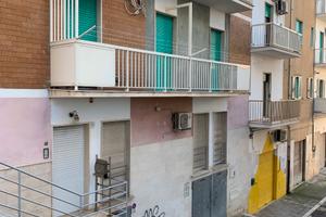 Comodo appartamento/ufficio centrale