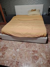 letto matrimoniale con cassetti e specchio 