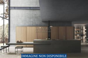 Casa indipendente di 200 m² con 5 locali e box aut