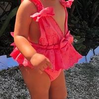 Sono 4 costumi in pizzo san gallo con di bandana