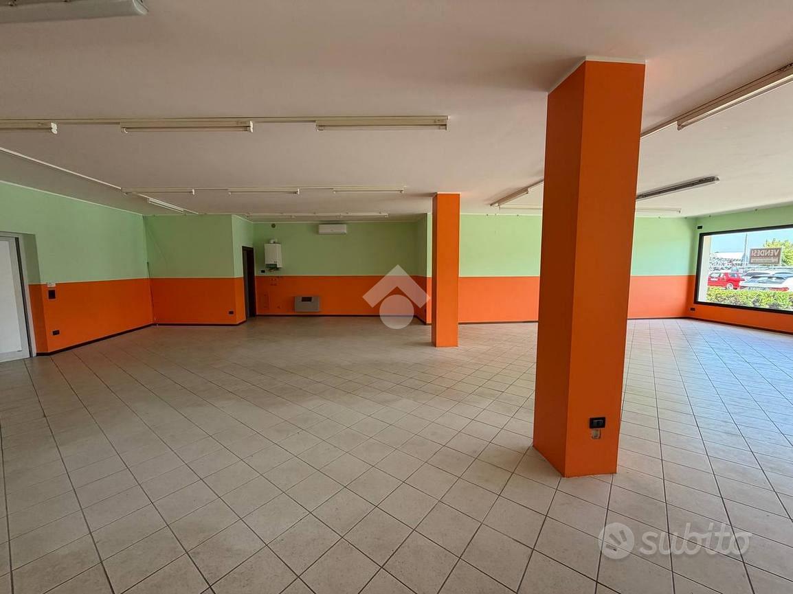 NEGOZIO A GAIARINE - Vista 5