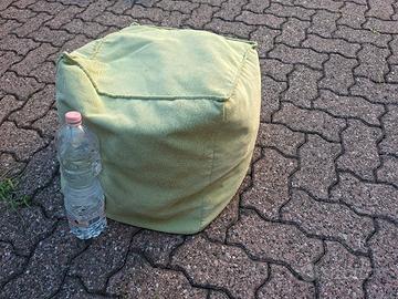 pouf verde tessuto morbido in regal0