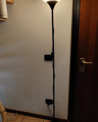 Lampada da terra piantana