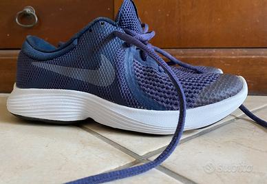 Nike Revolution 4