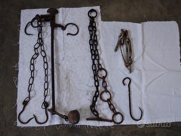 Bilancia, catena e ganci antichi