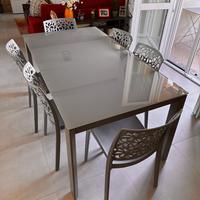 Tavolo di design allungabile