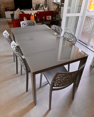 Tavolo di design allungabile