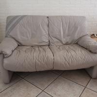 Divano in pelle grigio