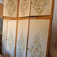 Guardaroba vintage in legno