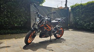 KTM 390 Duke - 2015 (scarico Akrapovic)