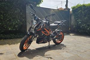 KTM 390 Duke - 2015 (scarico Akrapovic)