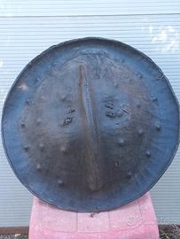 scudi di cuoio africani 