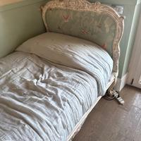 Letto antico in legno